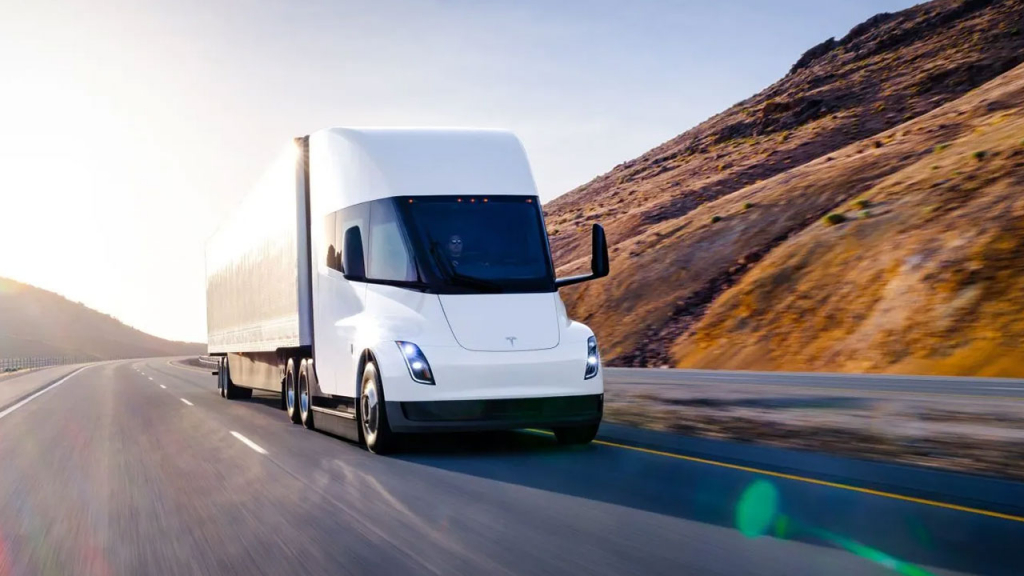 Elektrikli kamyon Tesla Semi için yeni güncelleme geçildi