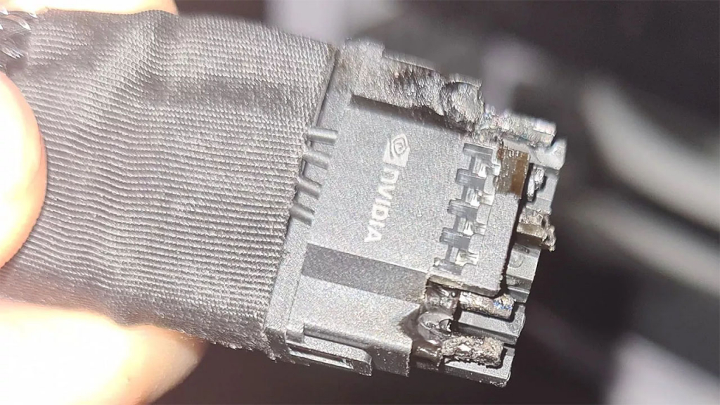 İki farklı Nvidia RTX 4090 ekran kartında kullanılan 16-Pin adaptör yandı